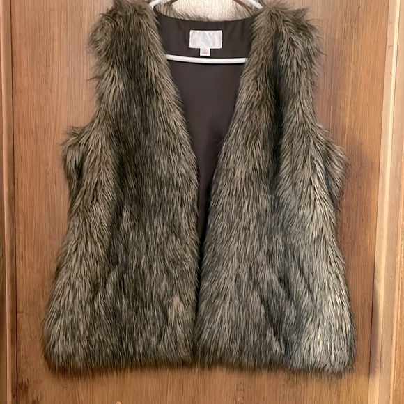 Shell vest, Brand Xhilaration, size XL, Color Tan and Black - Picture 1 of 1